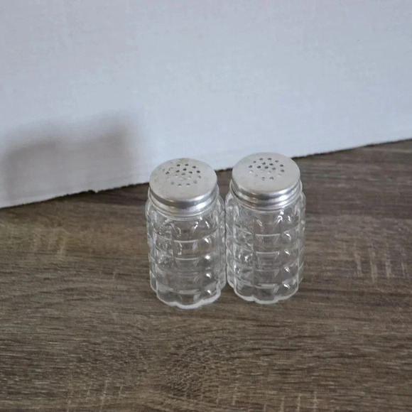 Vtg Anchor  Hocking S&P Shakers - Picture 2 of 7